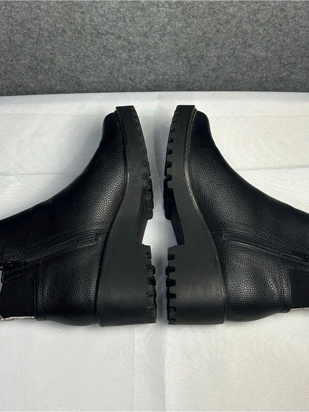 Universal Threads Women’s 8 Black Chelsea Boots Lug Sole Grunge Utilitarian Edgy